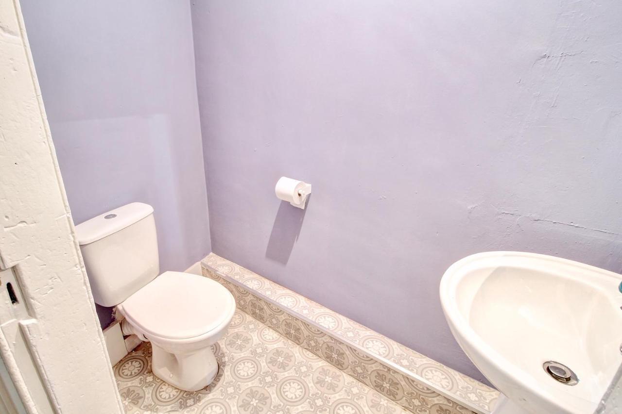 Luxurious Nr Subway *