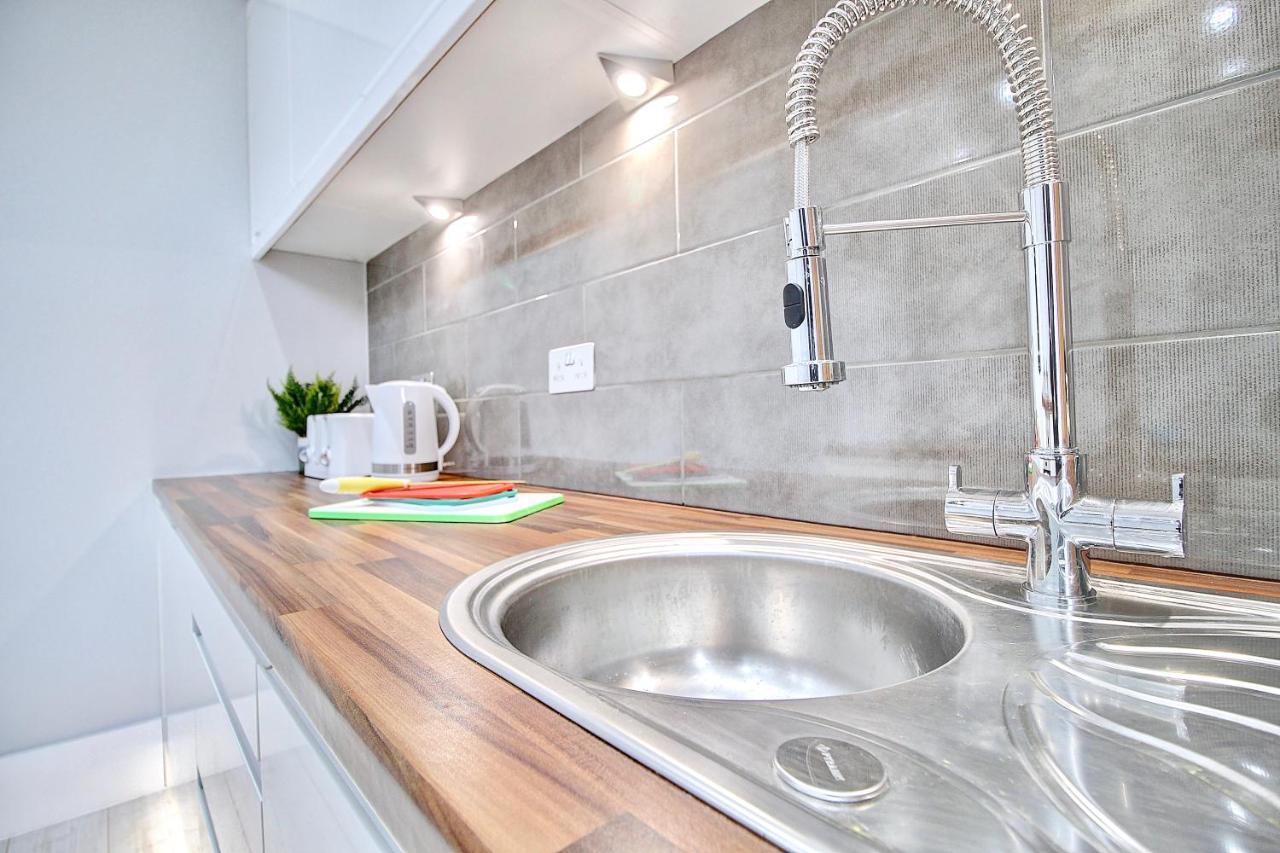 Luxurious Nr Subway Glasgow