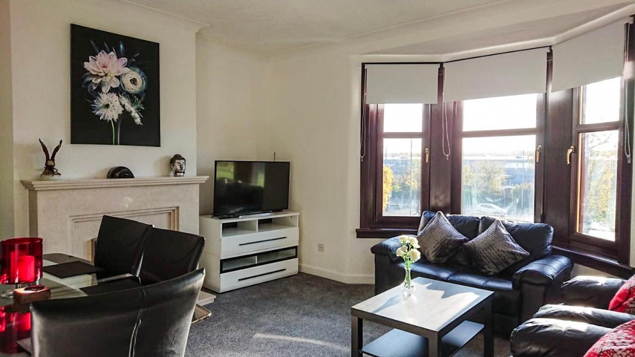 Carnock Road - Silverburn Shopping Centre *