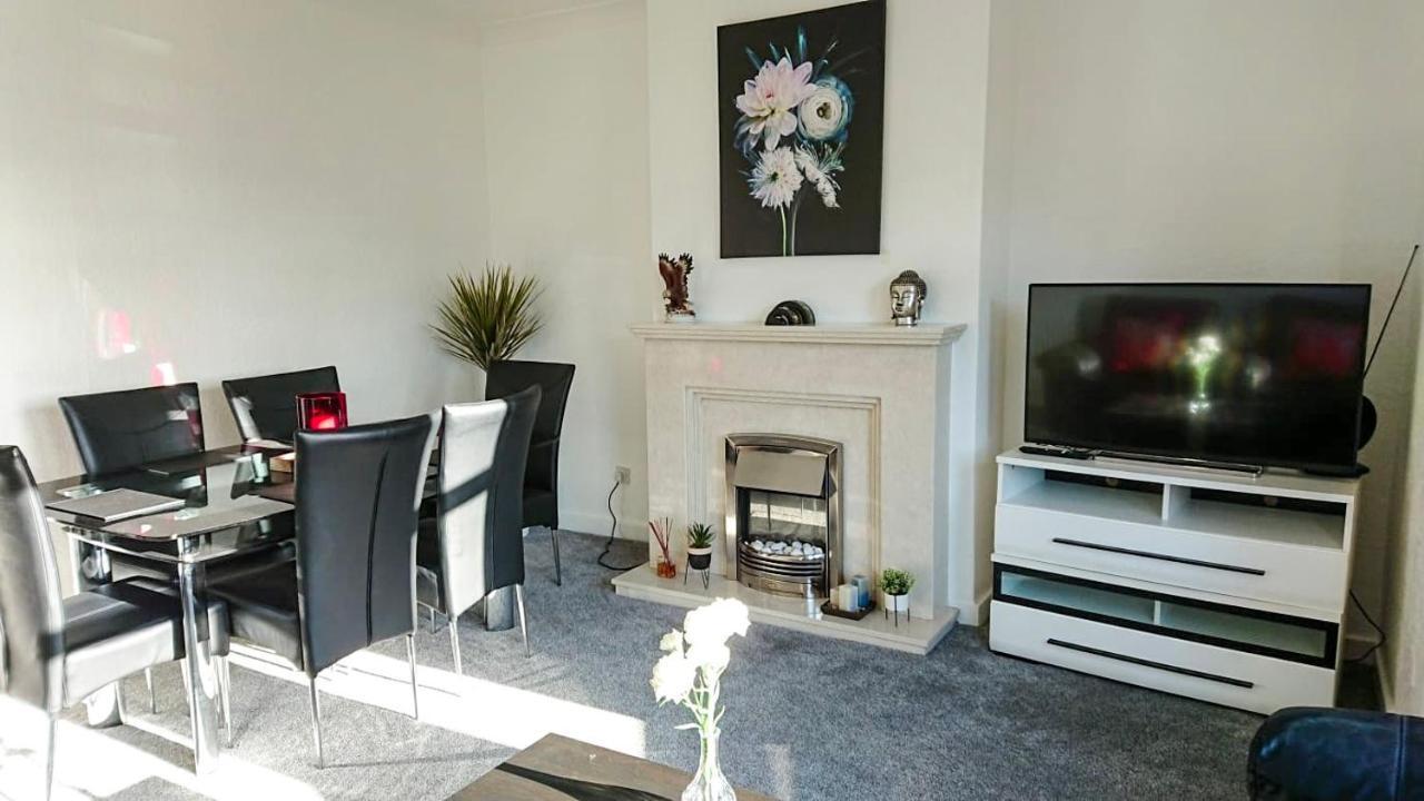 Carnock Road - Silverburn Shopping Centre Apartment *