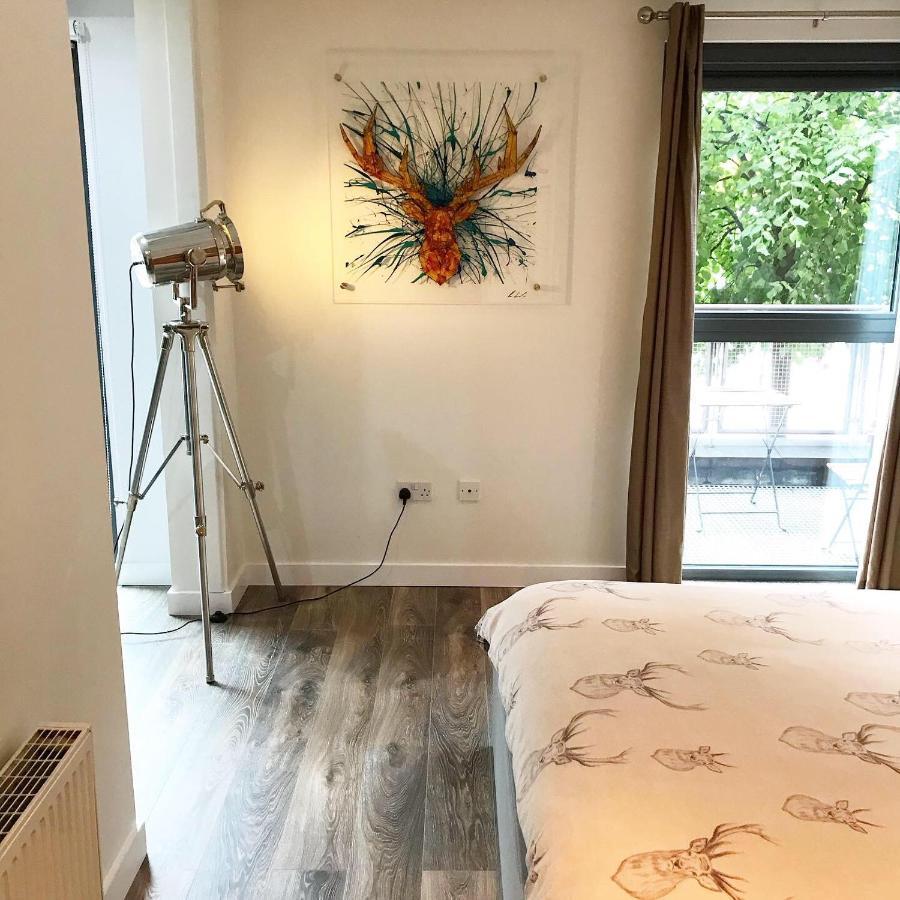 Riverside West End Apartment *
