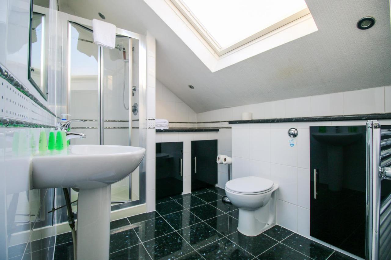 Glasgow Guest House Bed & Breakfast 3*