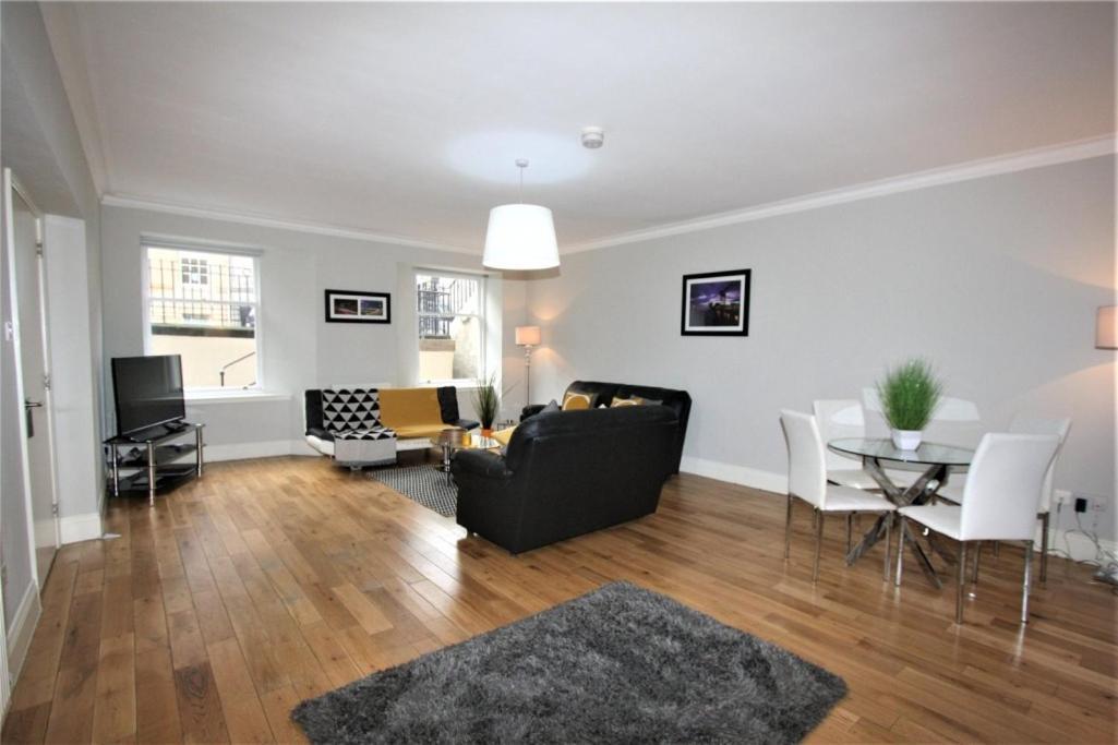 Dreamhouse St Vincent Street *