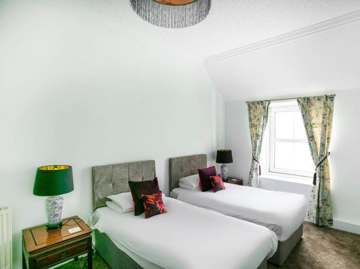Oyo Lochinvar Hotel