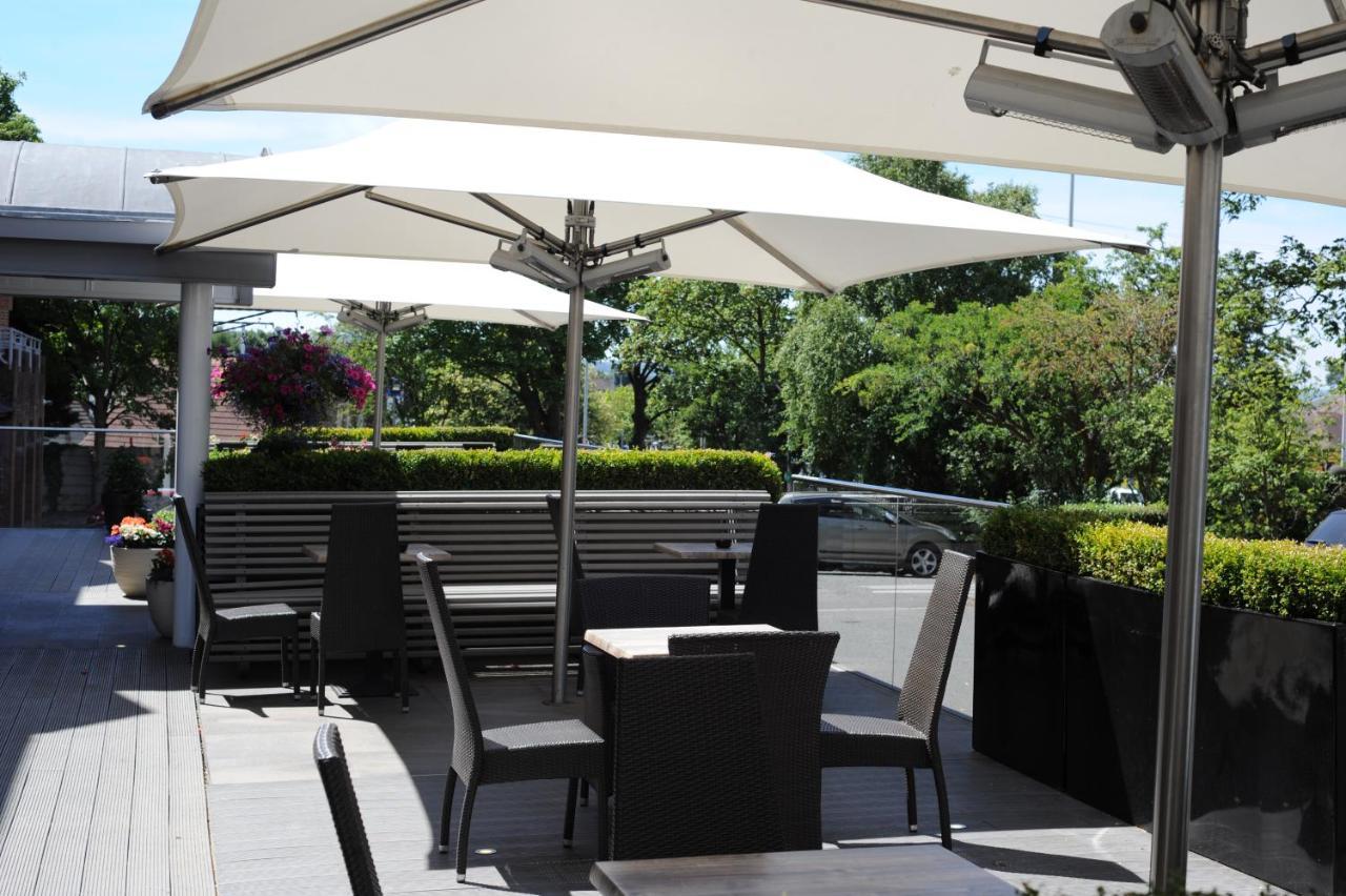 Glynhill & Near Airport Hotel