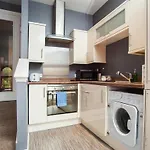 Joli Central Apartment