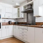 Joli Central Apartment