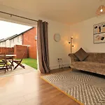 The Oatland Glasgow - Luxury House With Private Garden & Parking