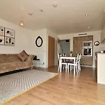 The Oatland Glasgow - Luxury House With Private Garden & Parking