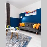 Cheerful 2 Bedroom Homely Apartment, Sleeps 4 Guest Comfy, 1X Double Bed, 2X Single Beds, Free Parking, Free Wifi, Suitable For Business, Leisure Guest, Contractors, Qe Hospital, Glasgow, Near Airport & City Centre