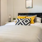 Luxury Riverview City Centre Apartment