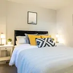 Luxury Riverview City Centre Apartment