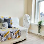 Gorgeous, Light & Airy Apartment In The Heart Of The West End, Close To Sec And Hydro