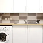Gorgeous, Light & Airy Apartment In The Heart Of The West End, Close To Sec And Hydro