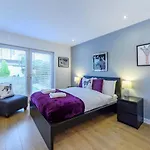 Southside Flat With Private Garden!