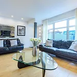 Southside Flat With Private Garden!