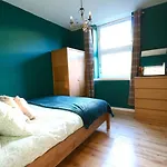 One Bed Holiday Home In Glasgow