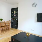 One Bed Holiday Home In Glasgow