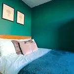 One Bed Holiday Home In Glasgow