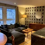 Stylish 2 Bed Accessible Flat Perfect Location