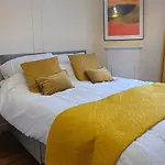 Large 3 Bed Apartment Glasgow West End Free Parking & Electric Vehicle Point
