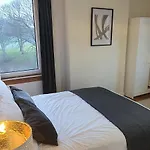 Large 3 Bed Apartment Glasgow West End Free Parking & Electric Vehicle Point