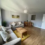 Cosy 2 Bed Flat In Glasgow