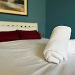 Glasgow West End Studio Apartment