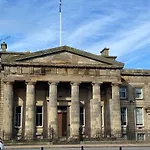 Inviting 1-Bed Apartment In Merchant City