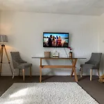 Sunny Glasgow Green Free Parking Cottage Flat