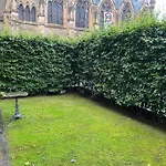 Home Of Joy - 3 Bedroom Home With Private Garden