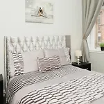 Modern Glasgow City Centre Apartment