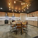 Fully Equipped Modern Studios In Glasgow West End For Students Only