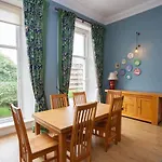 Bright Spacious 3 Bed Flat