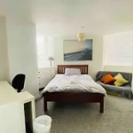 2 Bedroom Modern Stylish Apt In Glasgow City Centre