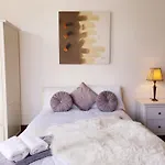 Studio Apartment Paisley Road West