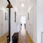 Incredible Contemporary Flat In Heart Of West End