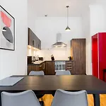 Incredible Contemporary Flat In Heart Of West End