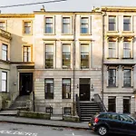 Incredible Contemporary Flat In Heart Of West End