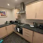Apartment 2 Bed West End