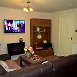 Double Room In Riverside Apartment