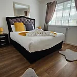 Silverburn New House With Free Parking And Nice Garden