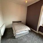 Spacious 5 Bedroom House Close To Central West End