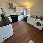 Spacious 5 Bedroom House Close To Central West End