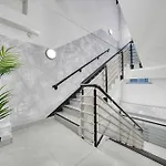 Spacious Central Station 2 Bed Apartment B3