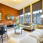 Spacious Central Station 2 Bed Apartment B3