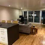 City Centre 2 Bedroom Apartment, Secure Parking.