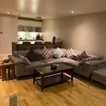 City Centre 2 Bedroom Apartment, Secure Parking.