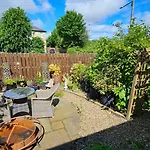 Beautiful Self Contained Apartment With Garden