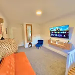 One Bed Holiday Home In The Heart Of Glasgow